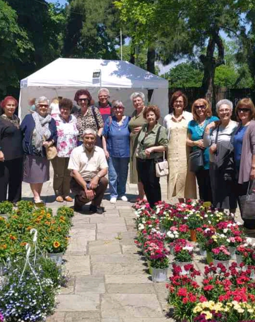 Επίσκεψη της μικτής χορωδίας του ΚΑΠΗ Νάουσας στην Ανθοέκθεση